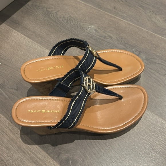 Tommy Hilfiger Cork Wedge Heeled Thong Sandals Navy Blue Tan Women’s 8.5 - Picture 2 of 16